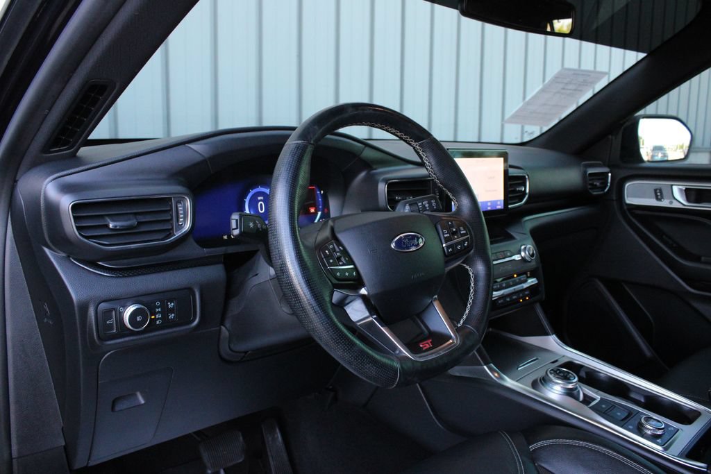 Used 2020 Ford Explorer ST w/ ST High-Performance Pack AWD/4WD image 2