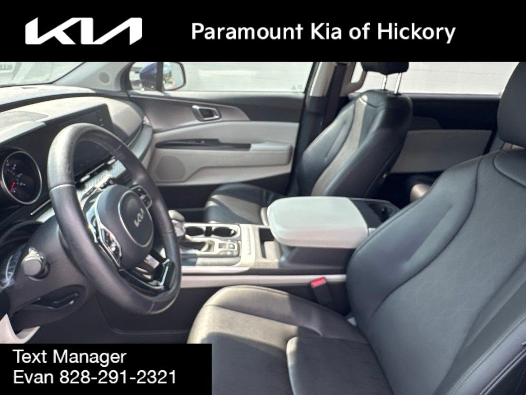 Used 2024 Kia Carnival LX FWD image 25