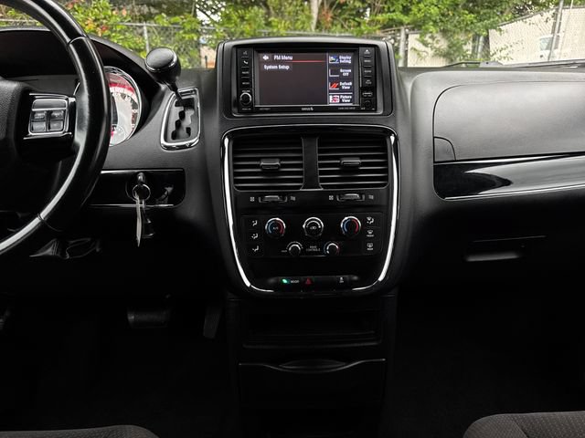 Used 2018 Dodge Grand Caravan SE FWD image 23