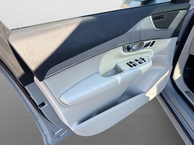 Certified 2025 Volvo XC90 T8 Plus AWD/4WD image 18