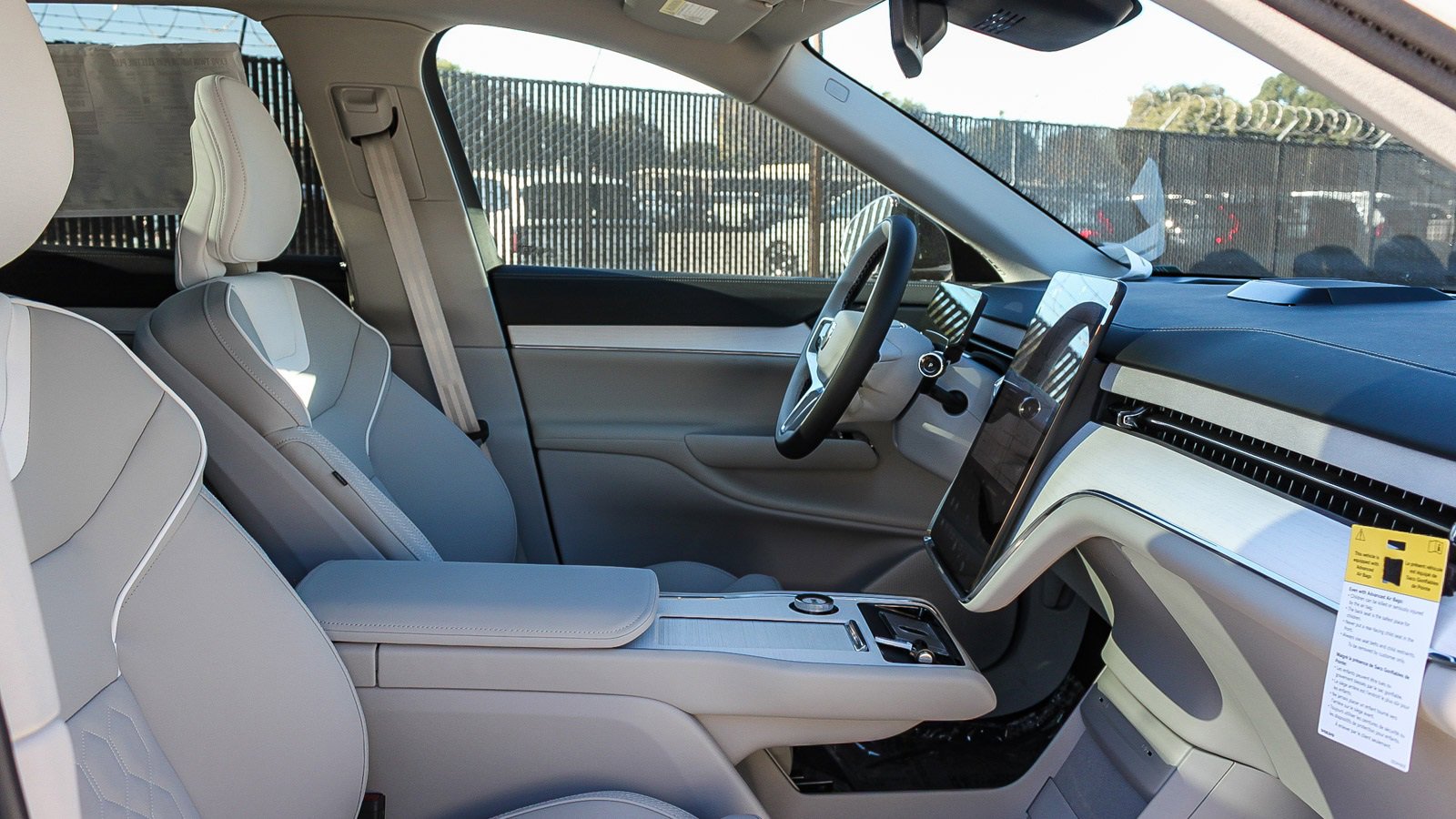 New 2025 Volvo EX90 Plus w/ Protection Package Premier image 19