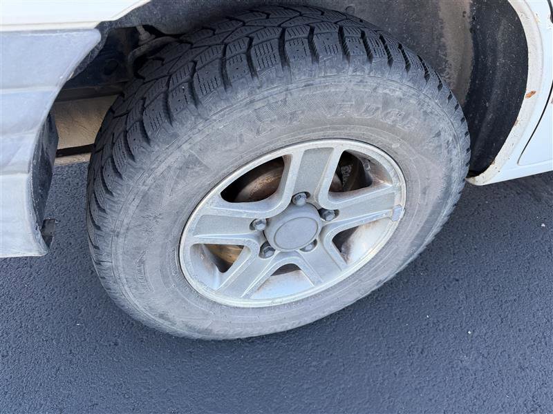 Used 2004 Chevrolet Tracker 4WD w/ Preferred Equipment Group image 13