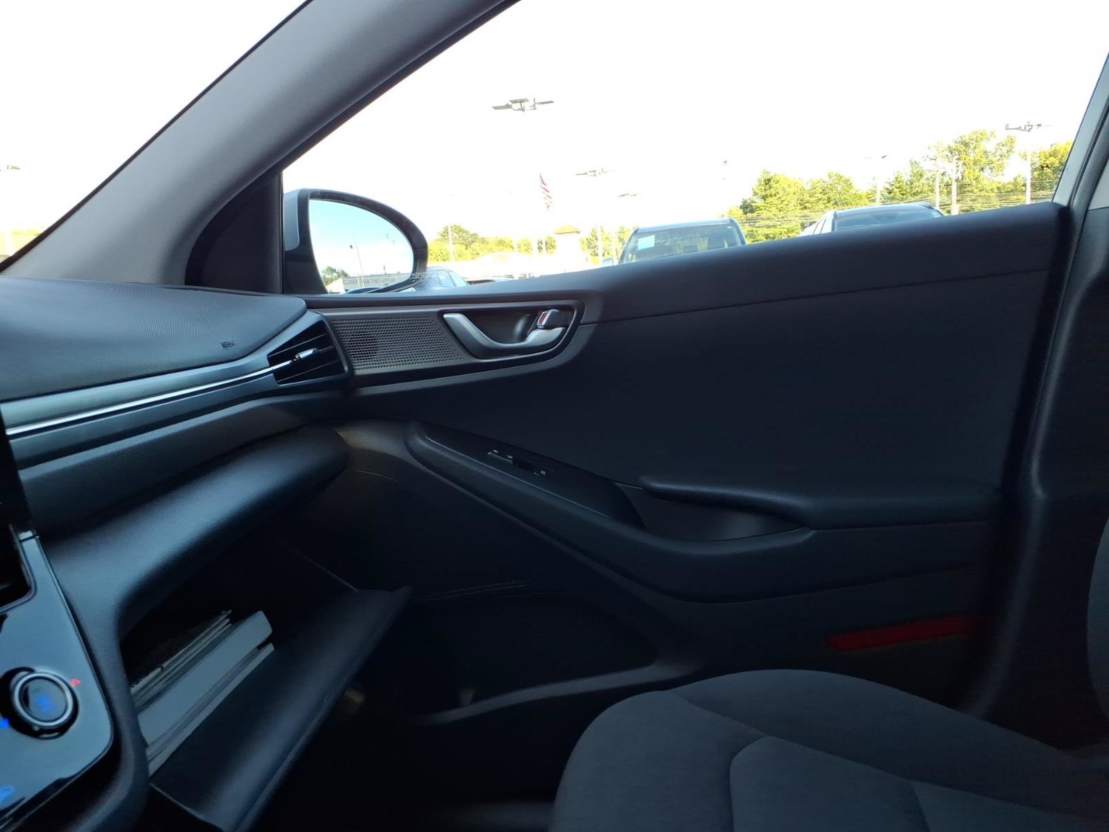 Used 2022 Hyundai Ioniq SEL FWD image 27
