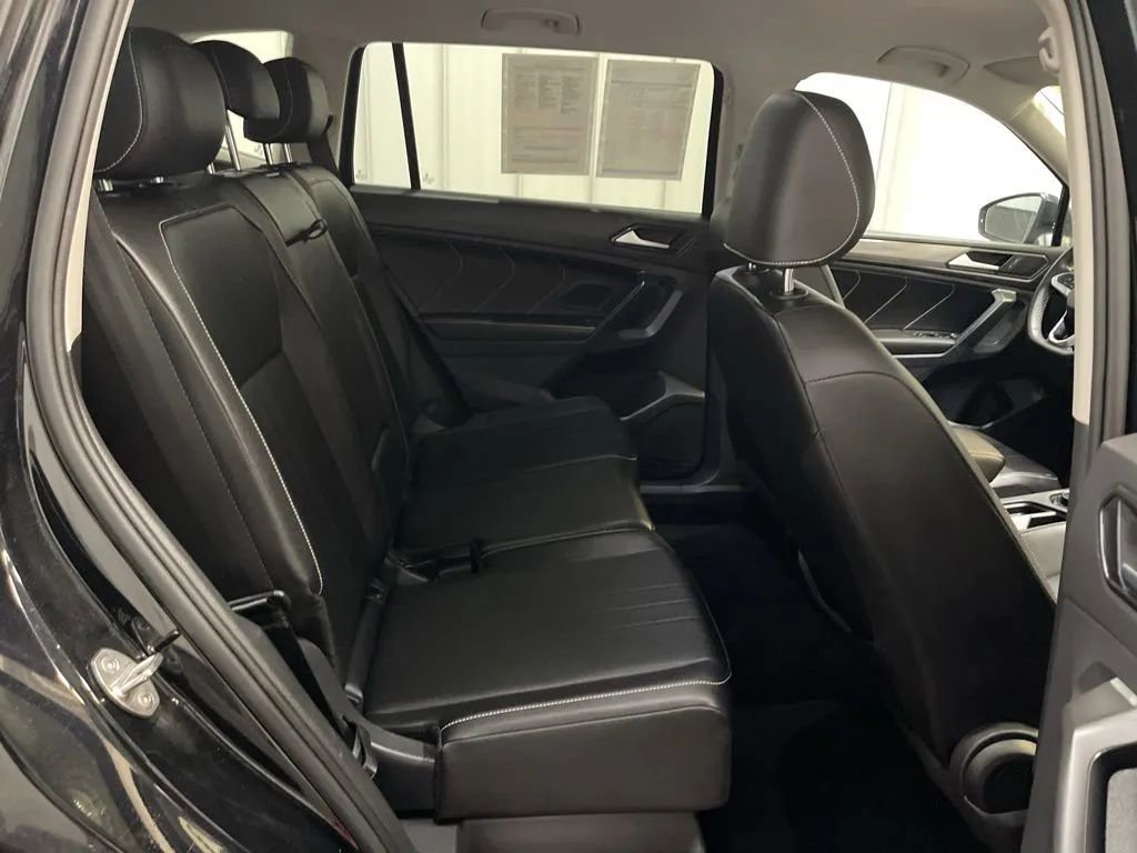 Used 2023 Volkswagen Tiguan SE AWD/4WD image 14