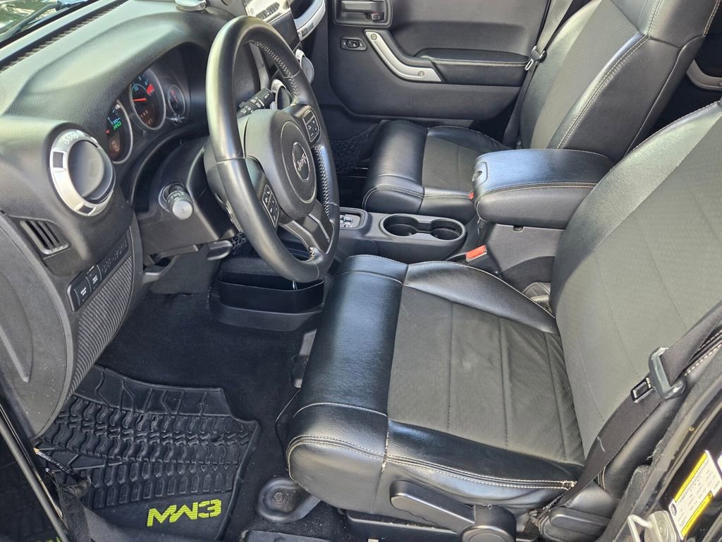 Used 2012 Jeep Wrangler Unlimited Rubicon image 12