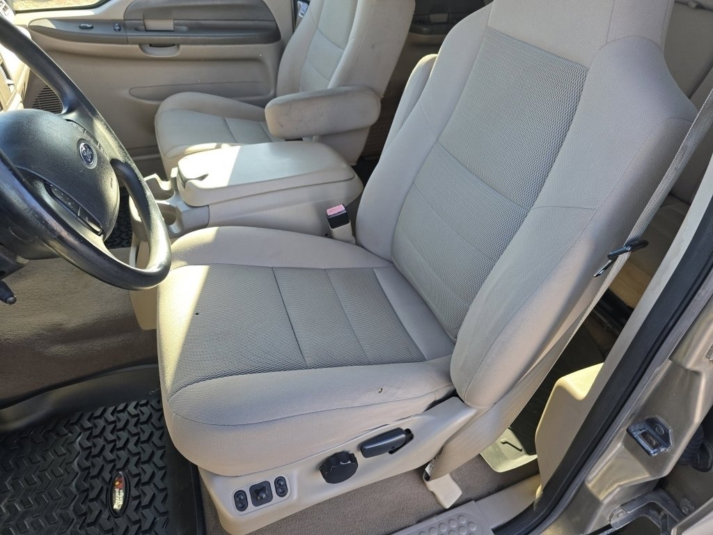 Used 2004 Ford F350 XLT image 24