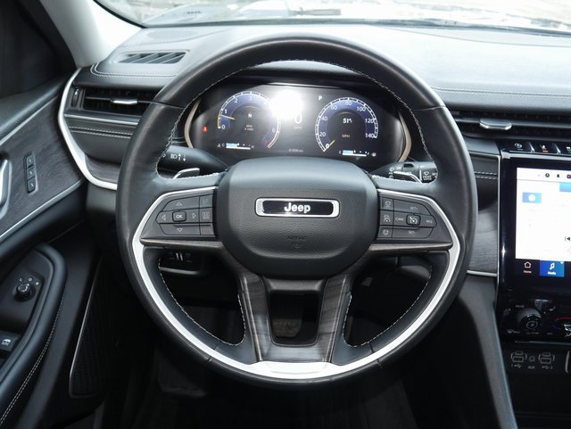 Used 2022 Jeep Grand Cherokee L Limited image 16