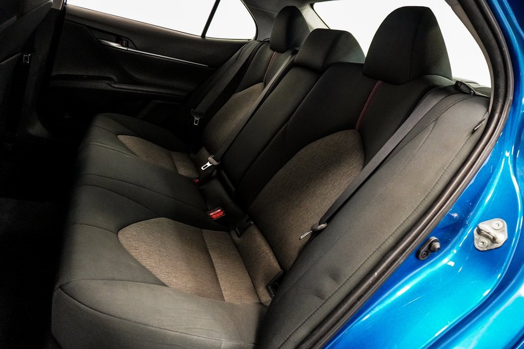 Used 2020 Toyota Camry LE image 9
