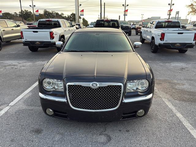 Used 2010 Chrysler 300 C w/ Luxury Group II image 2