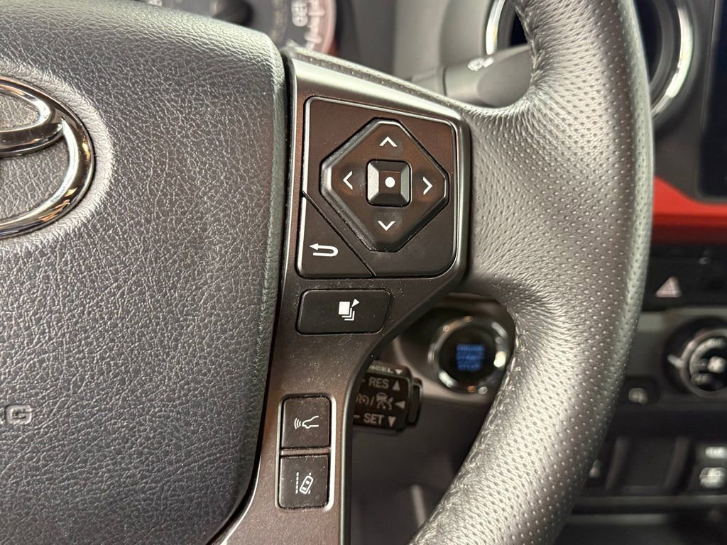 Used 2018 Toyota Tacoma TRD Sport AWD/4WD image 26