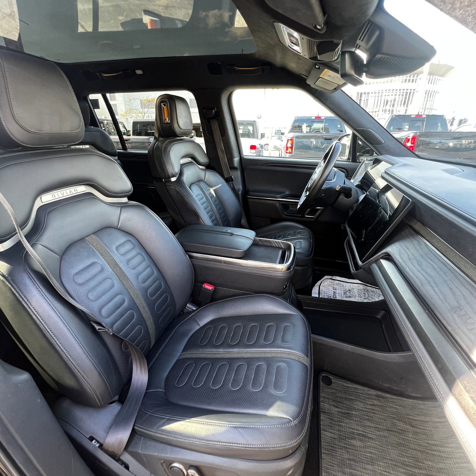 Used 2023 Rivian R1S Adventure AWD/4WD image 8