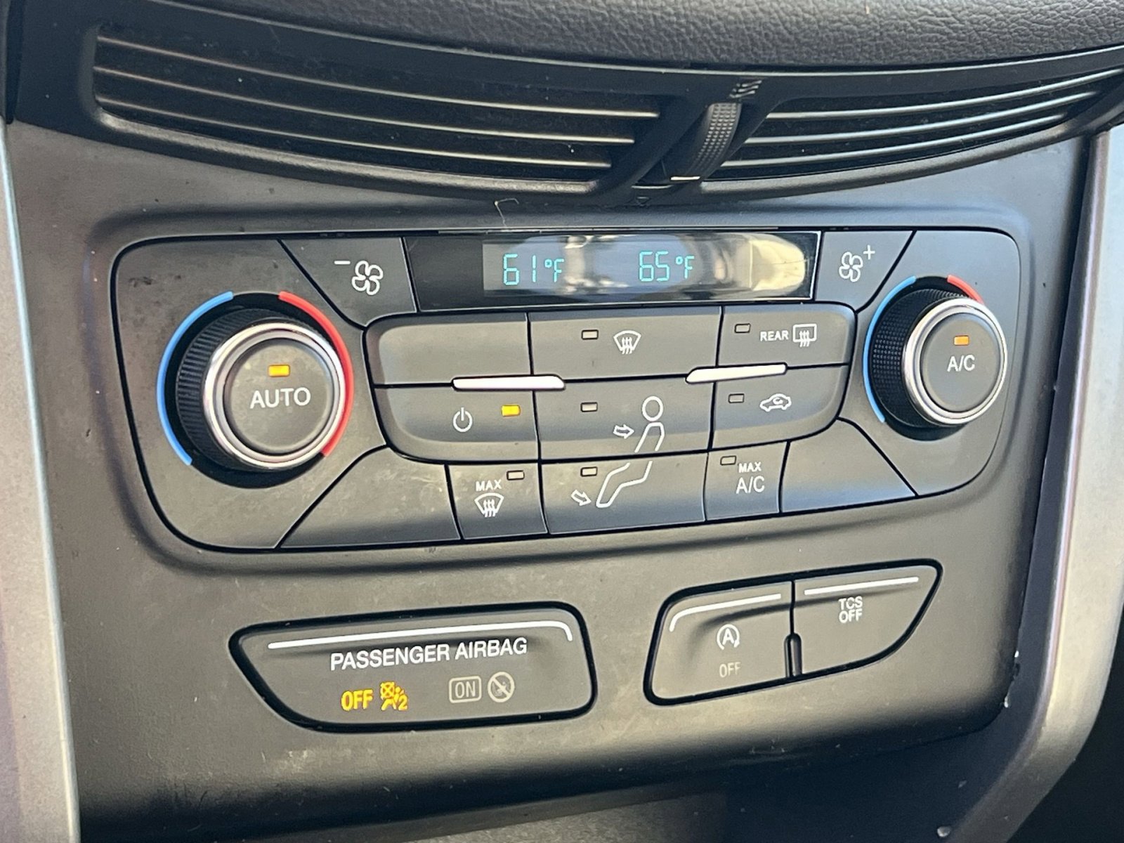 Used 2017 Ford Escape SE image 28