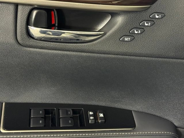Used 2018 Lexus ES 350 w/ Luxury Package w/Wood Trim FWD image 15