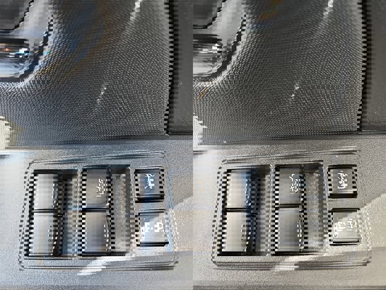 Used 2024 Nissan Frontier SV image 25