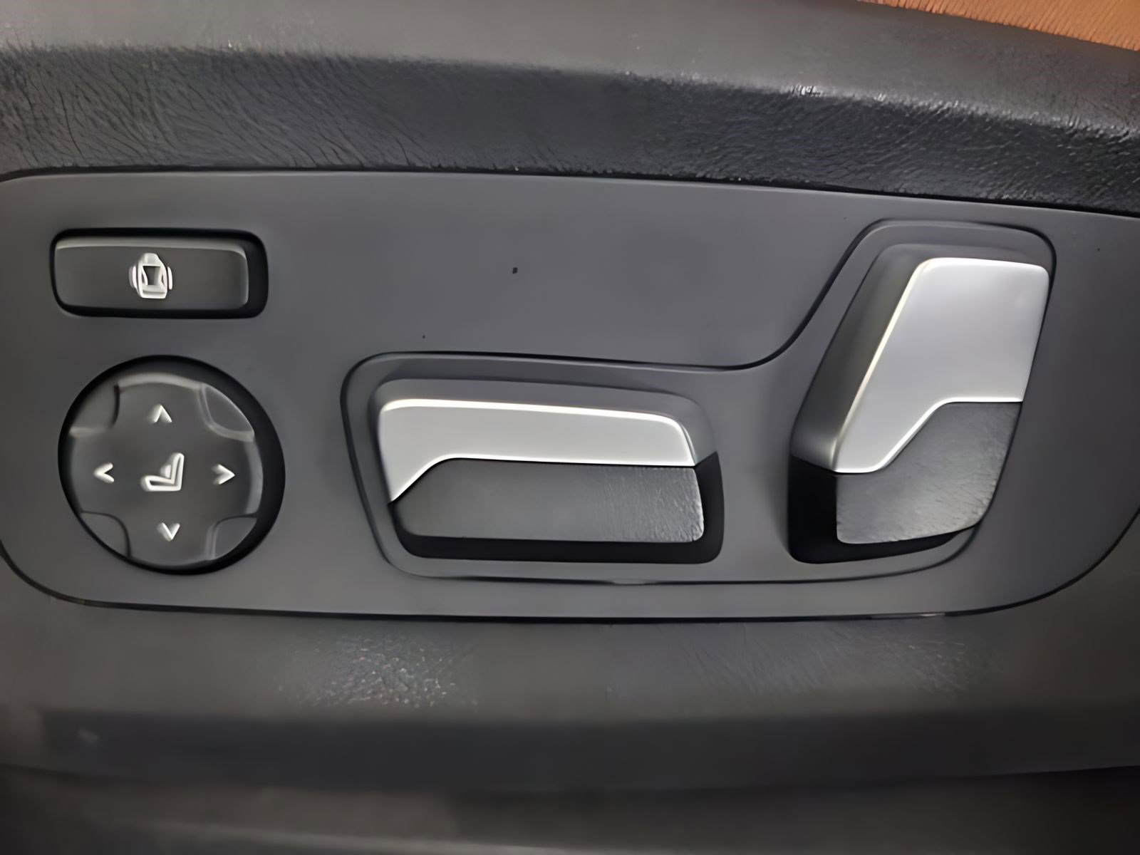 Used 2026 BMW X5 sDrive40i w/ Premium Package image 8