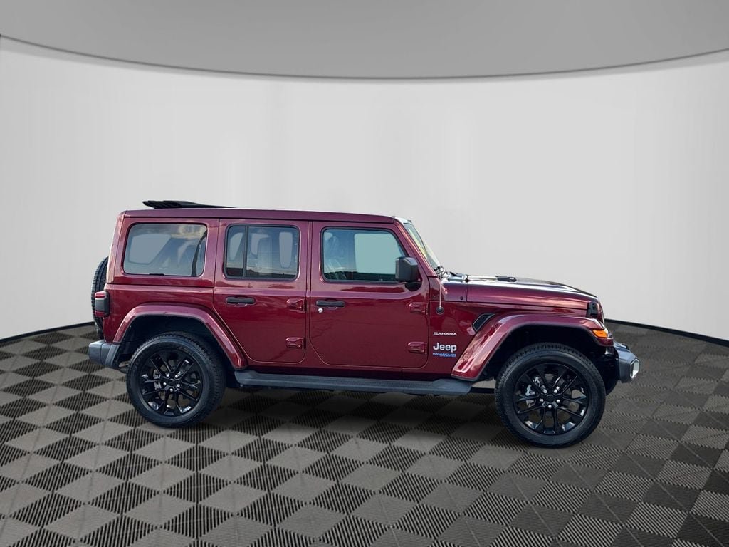 Used 2021 Jeep Wrangler Unlimited Sahara w/ Cold Weather Group AWD/4WD image 9