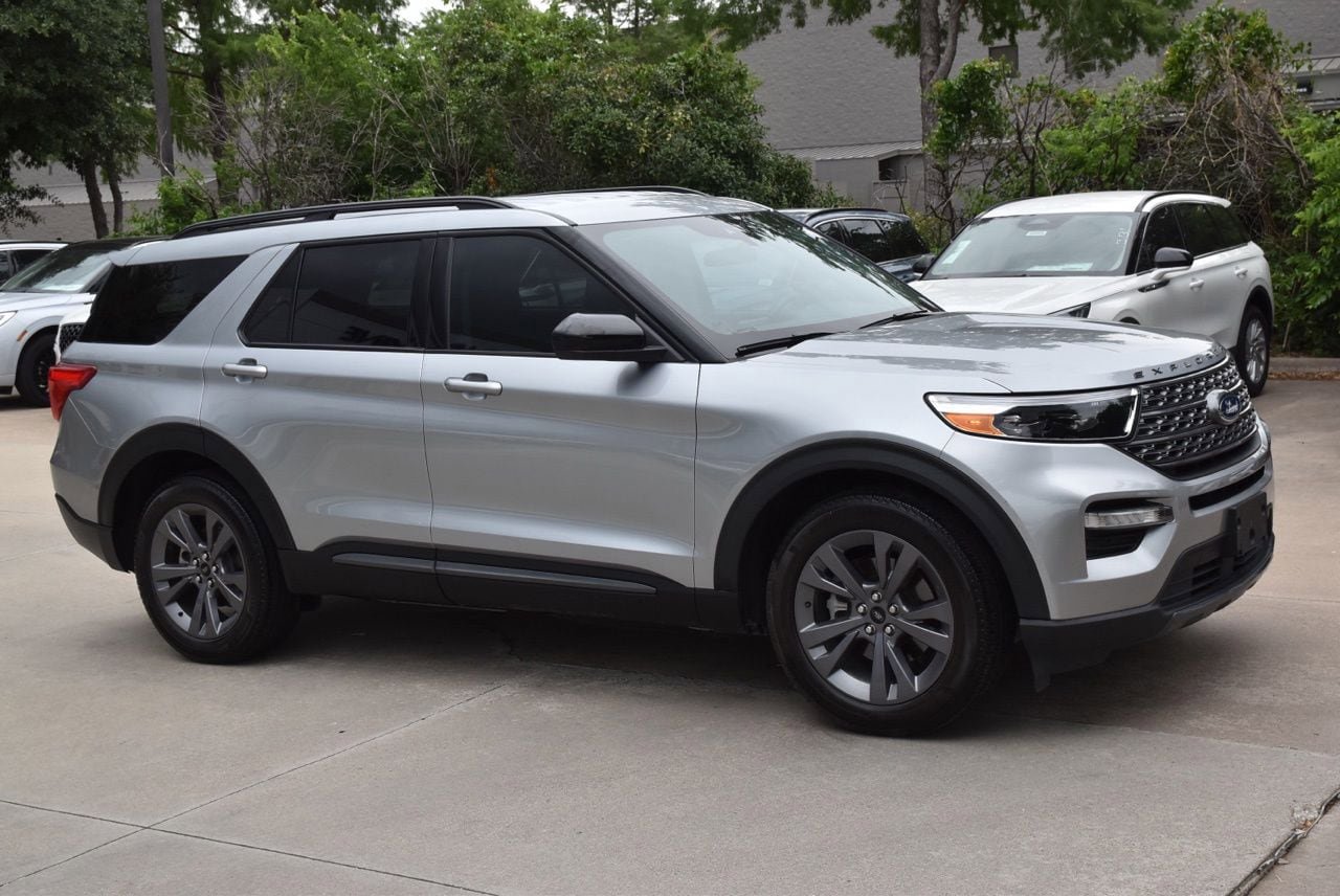 Used 2023 Ford Explorer XLT w/ Equipment Group 202A RWD image 5