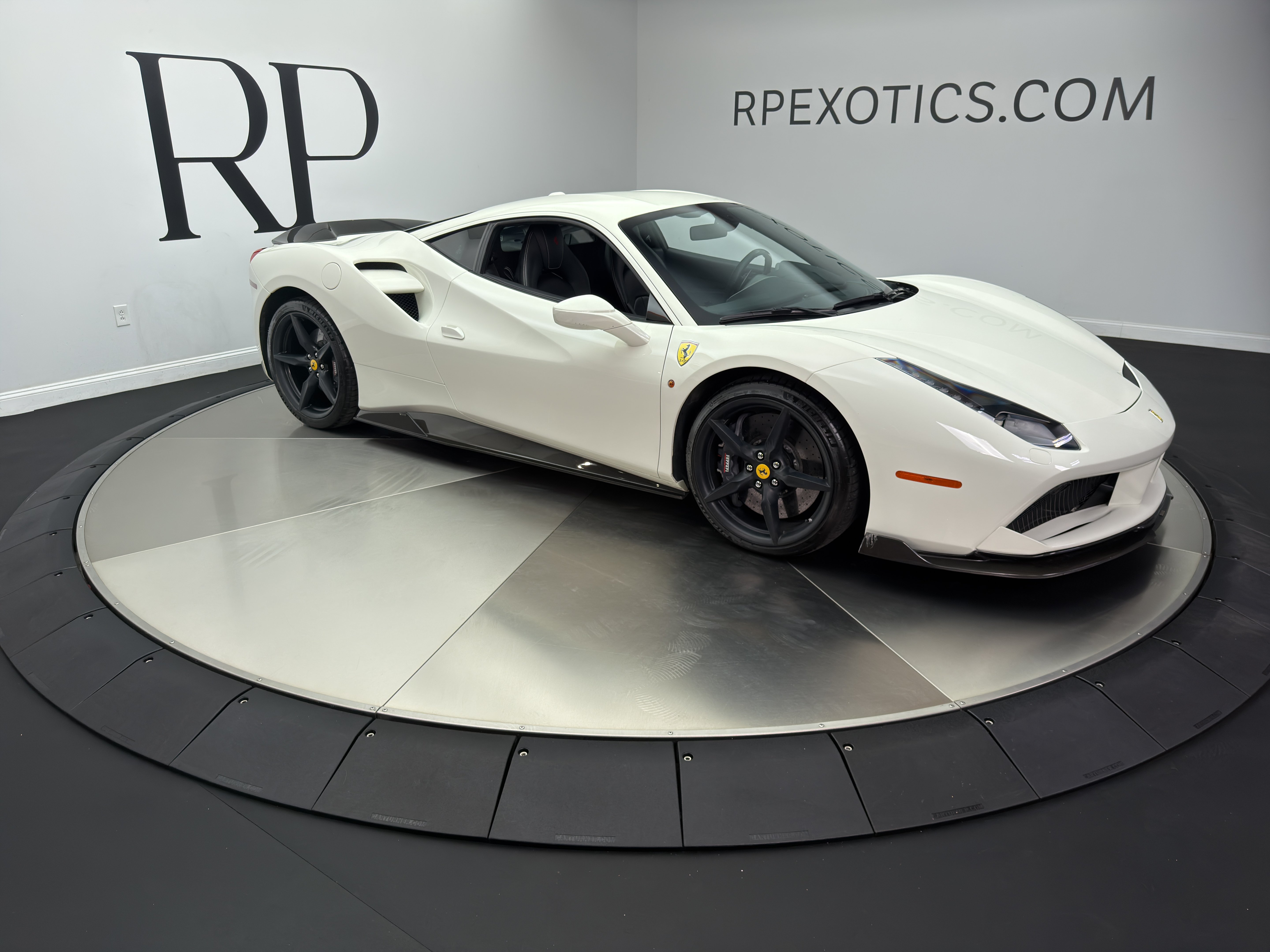 Used 2019 Ferrari 488 GTB RWD image 16