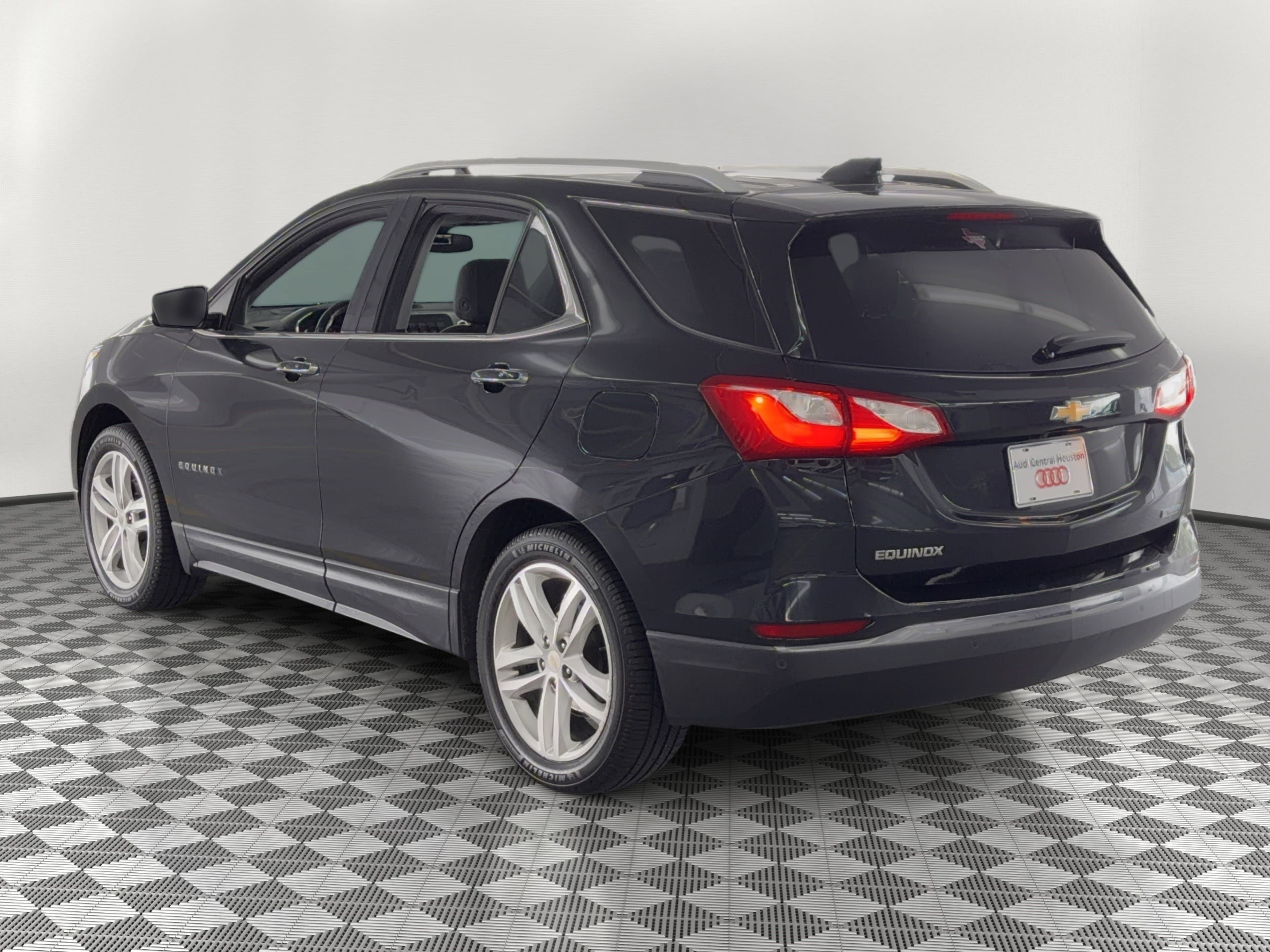 Used 2018 Chevrolet Equinox Premier FWD image 3
