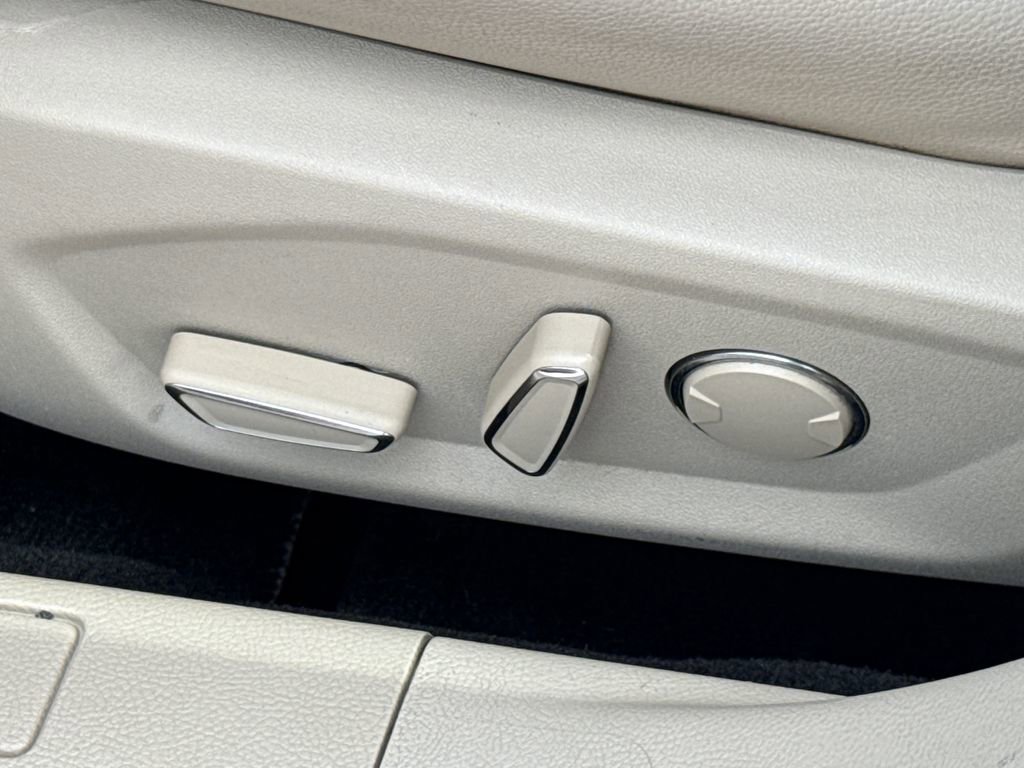 Used 2016 Ford Fusion SE w/ Equipment Group 202A image 22