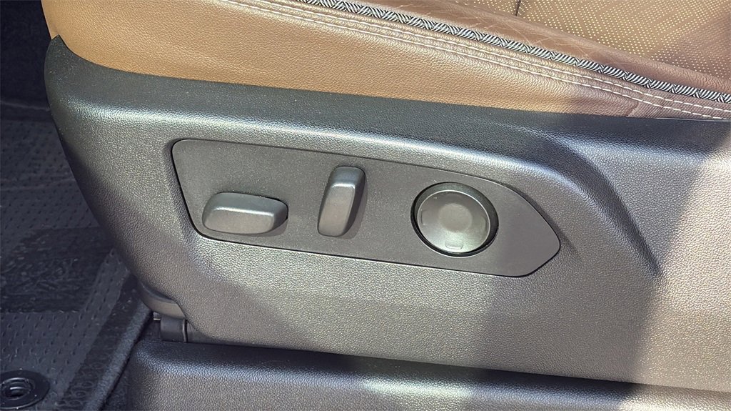 Used 2021 Chevrolet Suburban High Country image 11