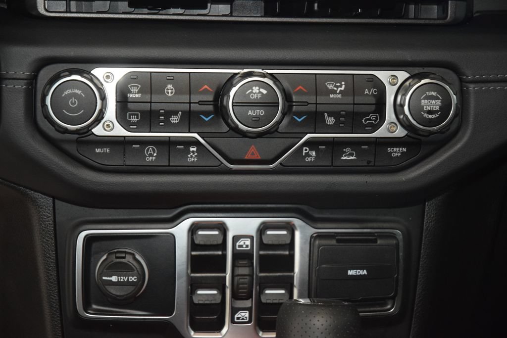 Used 2025 Jeep Gladiator Mojave AWD/4WD image 34