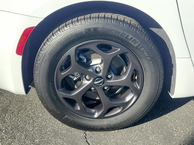 New 2023 Chrysler Pacifica Touring-L w/ S Appearance Package FWD image 6