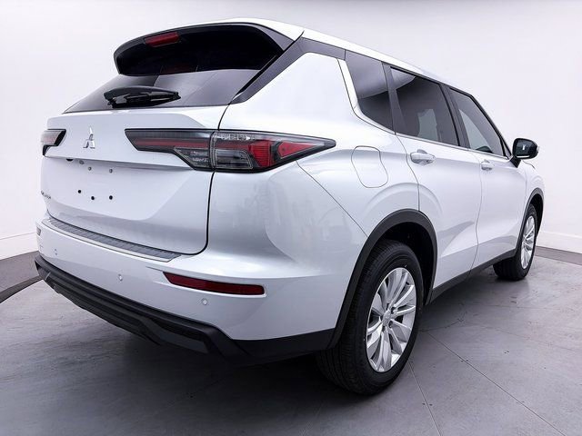 New 2025 Mitsubishi Outlander ES image 7