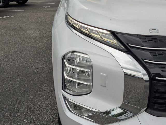 Used 2022 Mitsubishi Outlander SE image 9