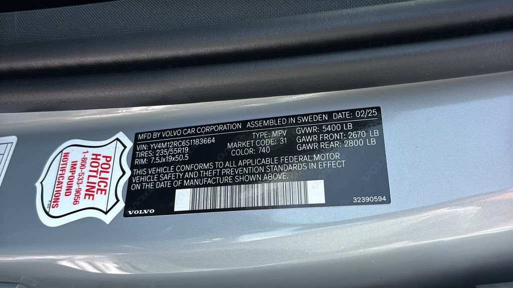 Certified 2025 Volvo XC60 B5 Plus AWD/4WD image 30