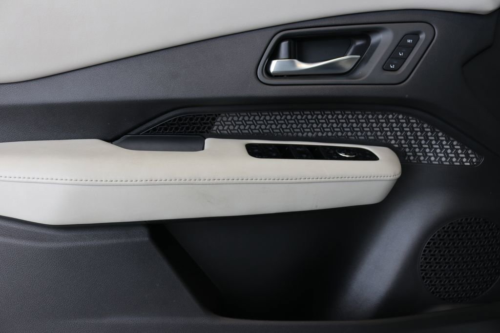 Used 2023 Nissan Ariya AWD image 13