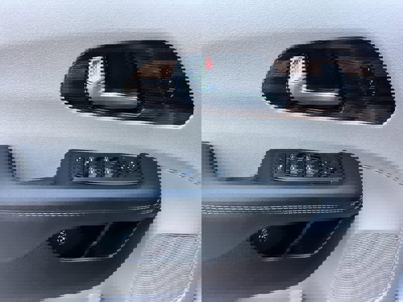 Used 2023 Chrysler Pacifica Limited image 13