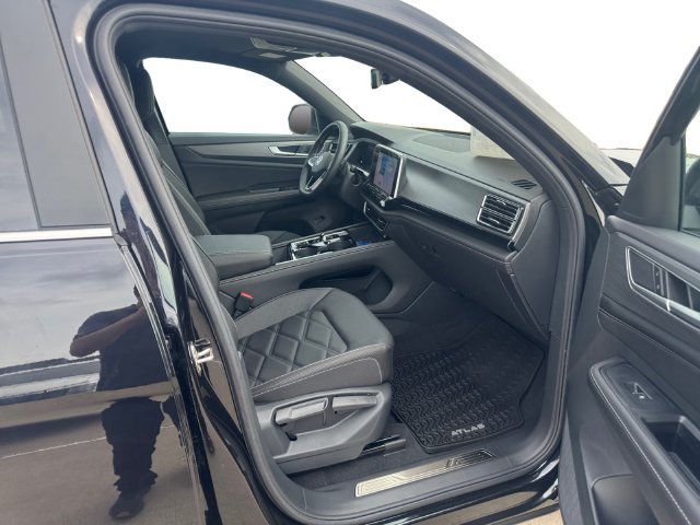 New 2026 Volkswagen Atlas Cross Sport SE FWD image 13