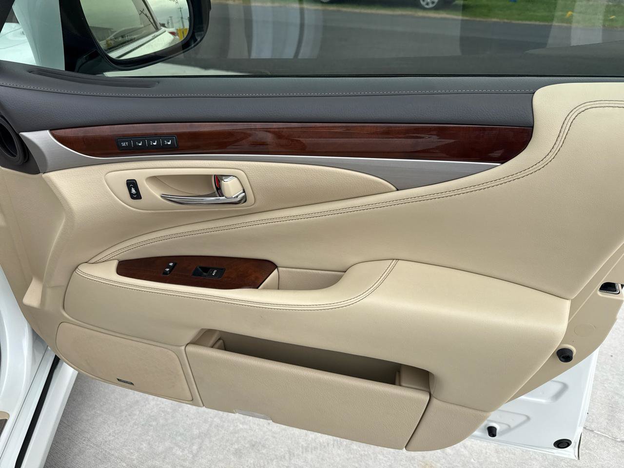 Used 2013 Lexus LS 460 w/ Comfort Pkg RWD image 59