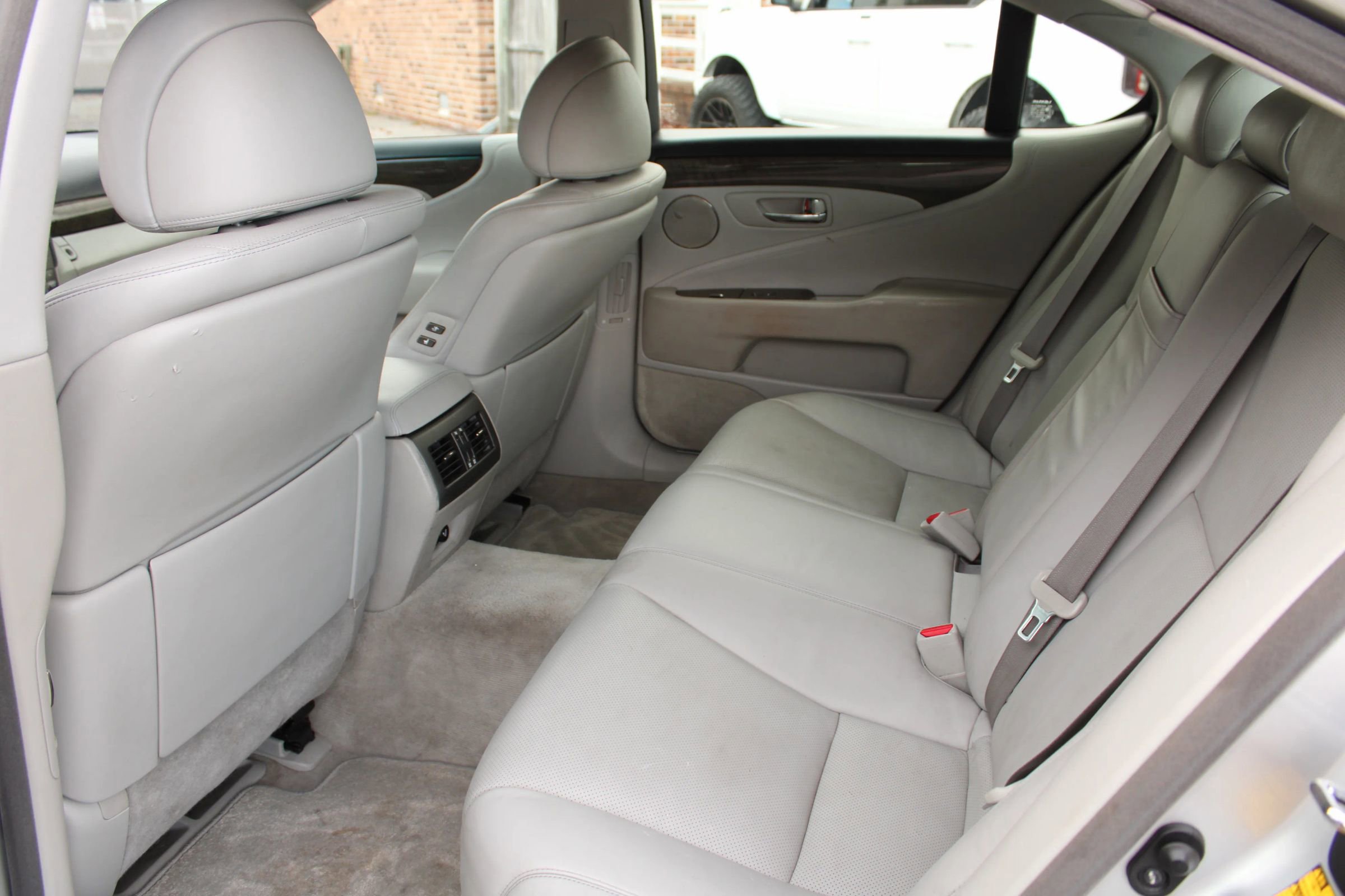 Used 2008 Lexus LS 460 image 19