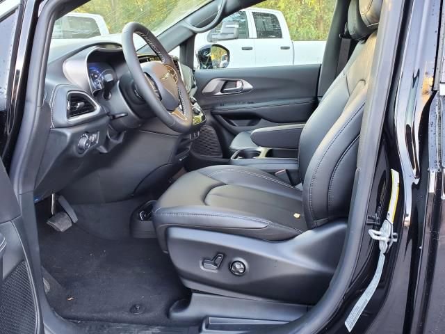 New 2026 Chrysler Pacifica Select image 8