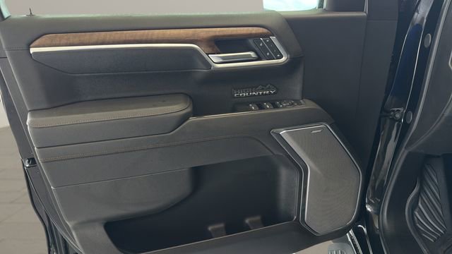 Used 2025 Chevrolet Silverado 1500 High Country w/ Technology Package image 9