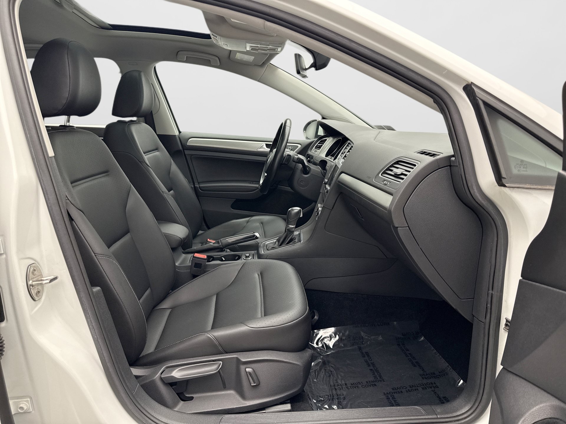 Used 2017 Volkswagen Golf Wolfsburg Edition FWD image 9