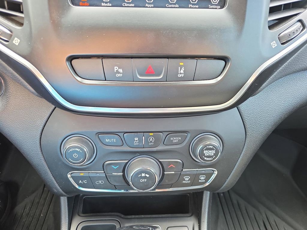 Used 2021 Jeep Cherokee Latitude Plus FWD image 23