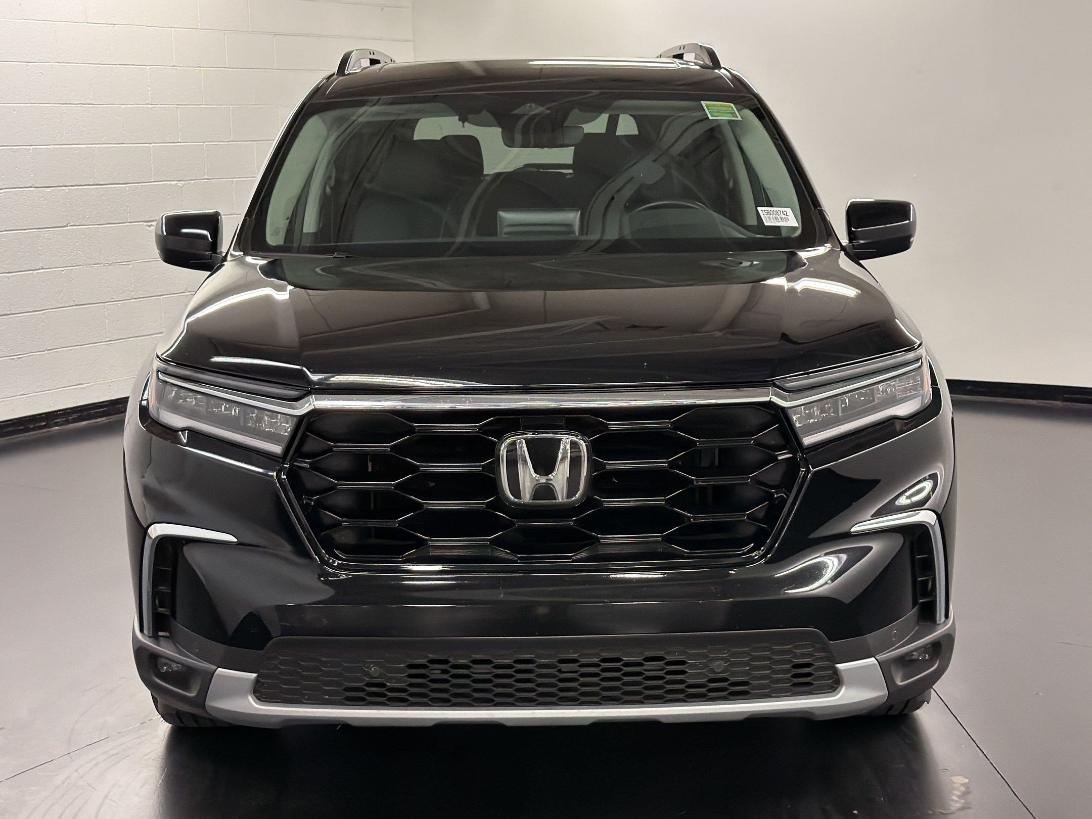 Certified 2025 Honda Pilot Touring image 6