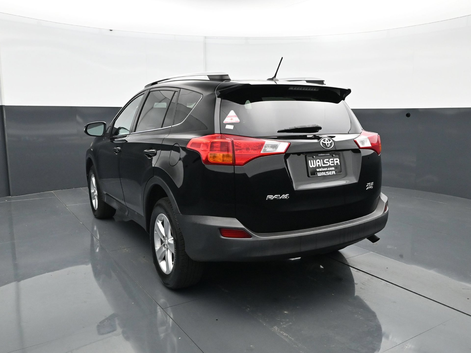 Used 2014 Toyota RAV4 XLE AWD/4WD image 5