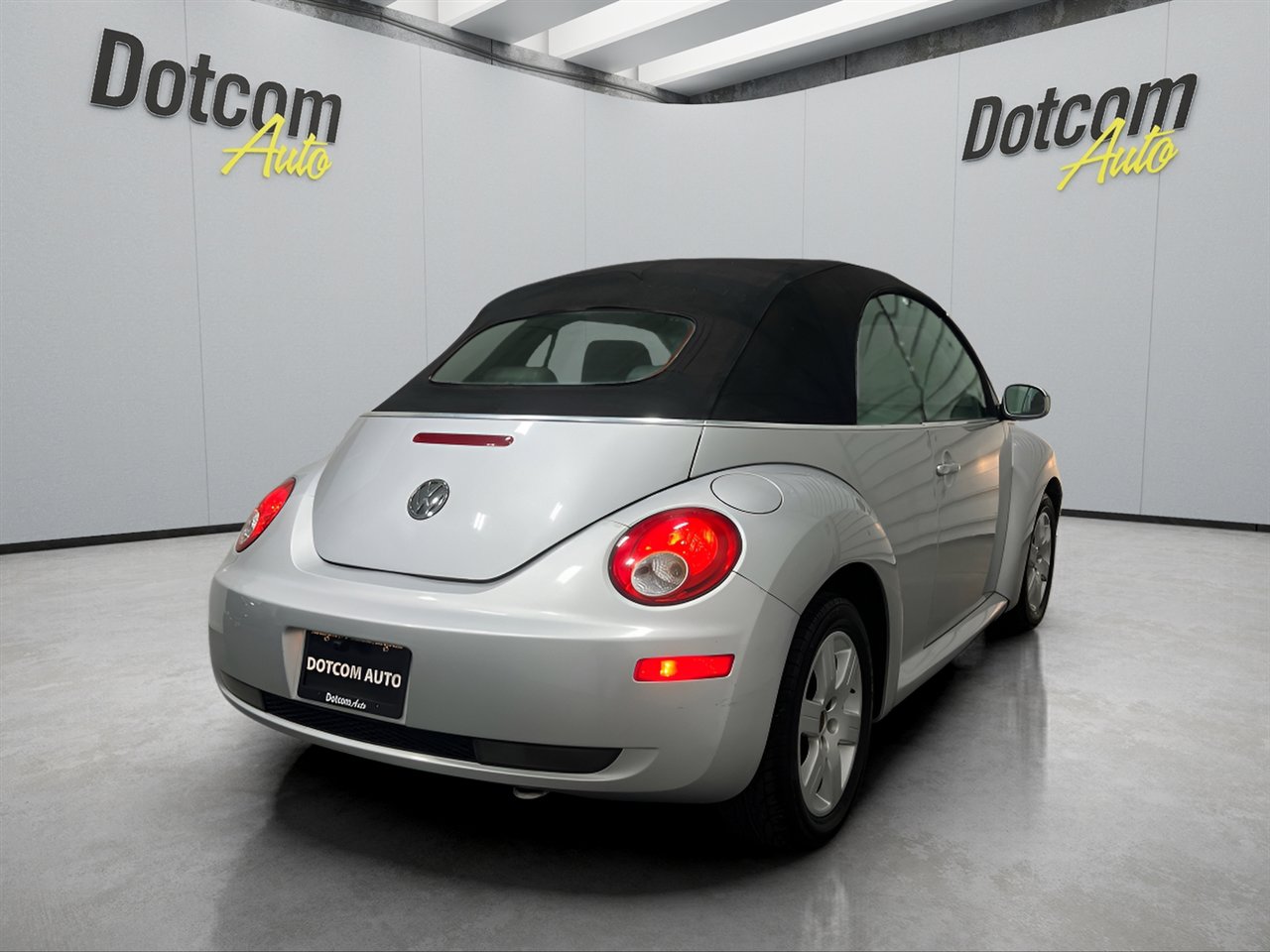 Used 2007 Volkswagen Beetle Convertible w/ Package 1 image 11