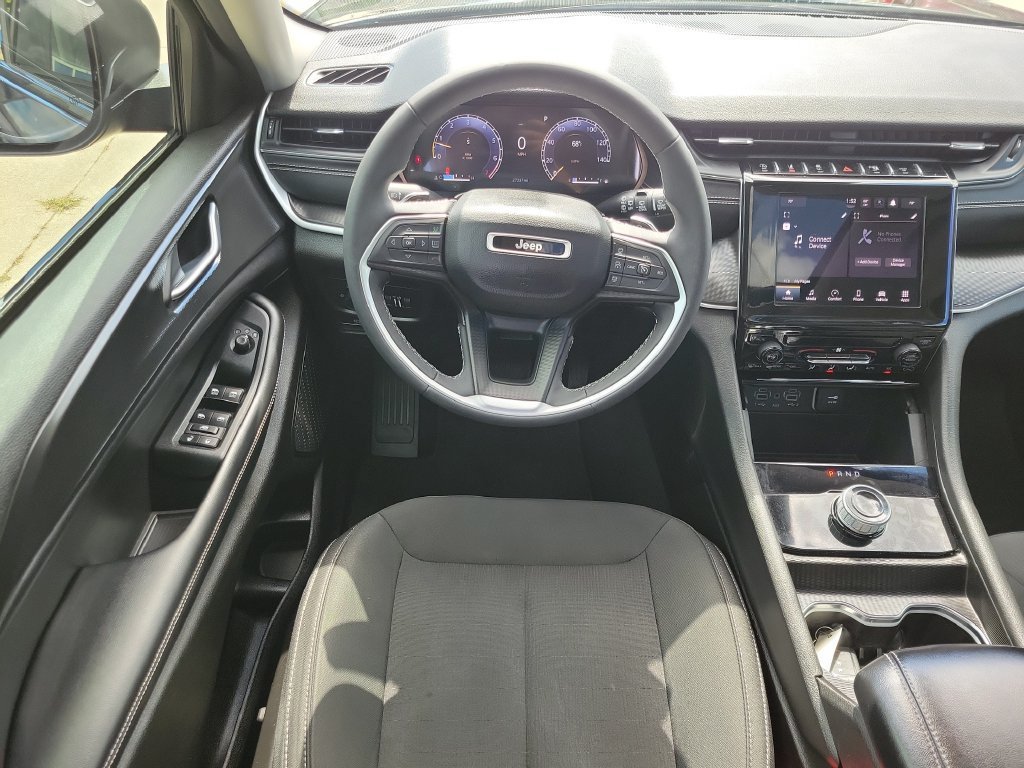 Used 2023 Jeep Grand Cherokee Laredo X AWD/4WD image 13