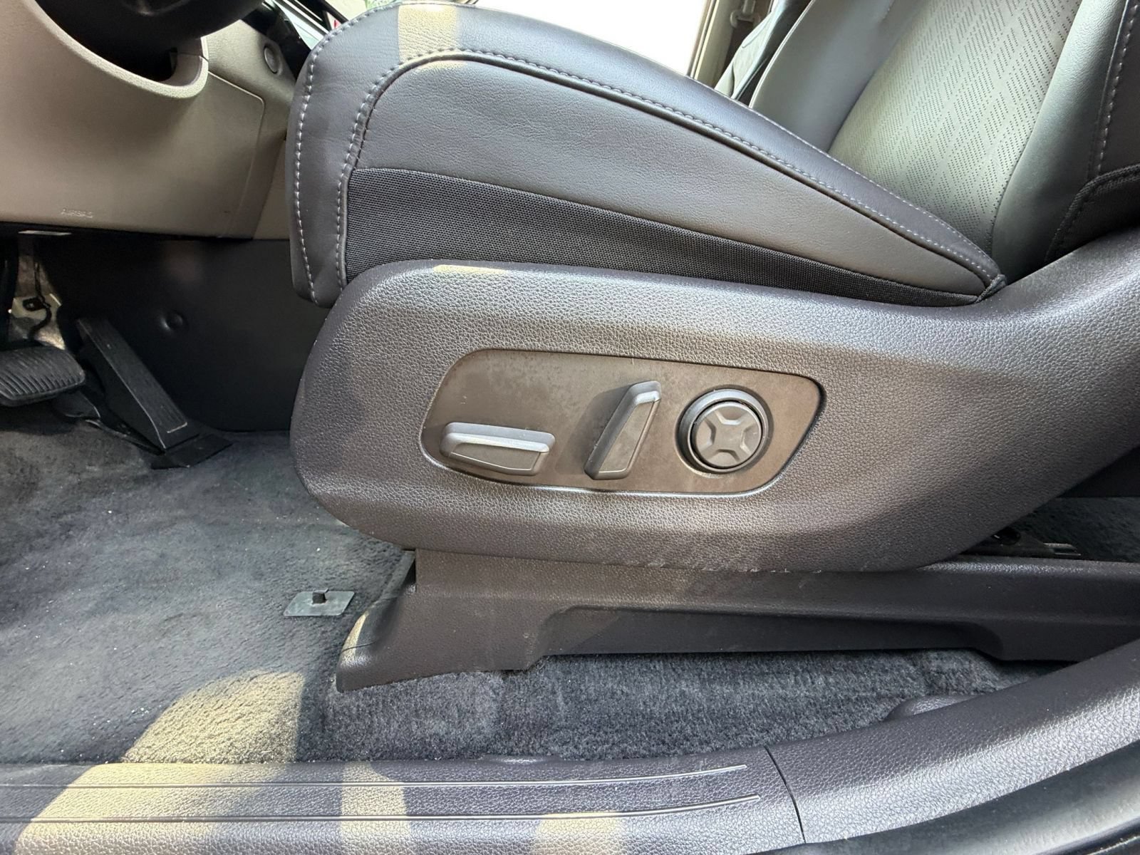 Used 2026 Kia Carnival FWD image 18