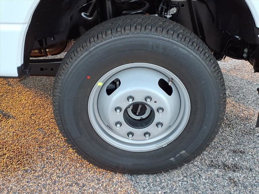 New 2026 Ford F350 XL w/ XL Chrome Package image 9