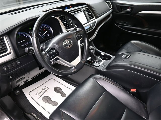 Used 2019 Toyota Highlander XLE image 18