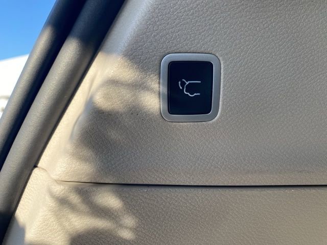 Certified 2023 Chrysler Pacifica Touring-L image 15