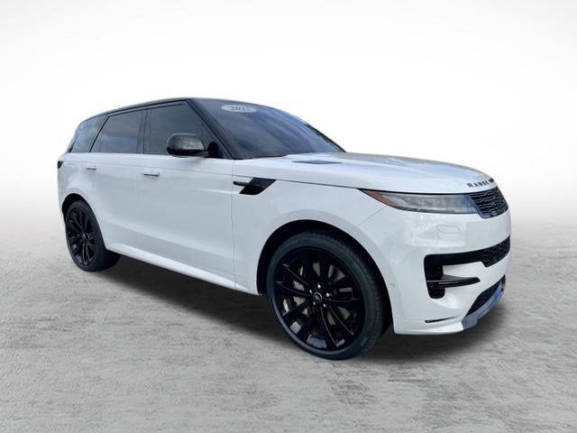 Used 2025 Land Rover Range Rover Sport Dynamic SE image 3