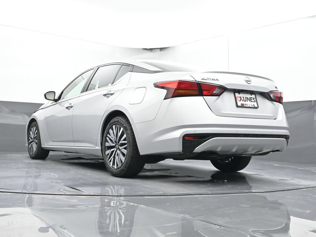 Used 2024 Nissan Altima 2.5 SV FWD image 40