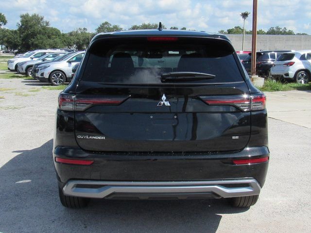New 2025 Mitsubishi Outlander SE image 4